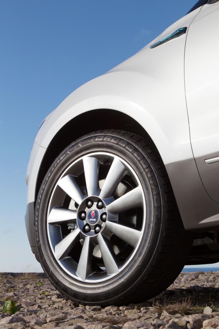  Saab 9-4X 2011 года  (фото 48 из 145)